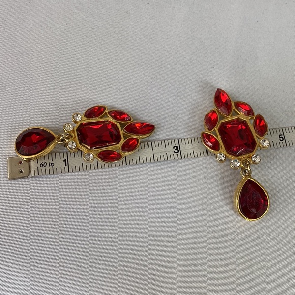 Vintage Long red and clear faceted rhinestone earrings - Picture 4 of 7
